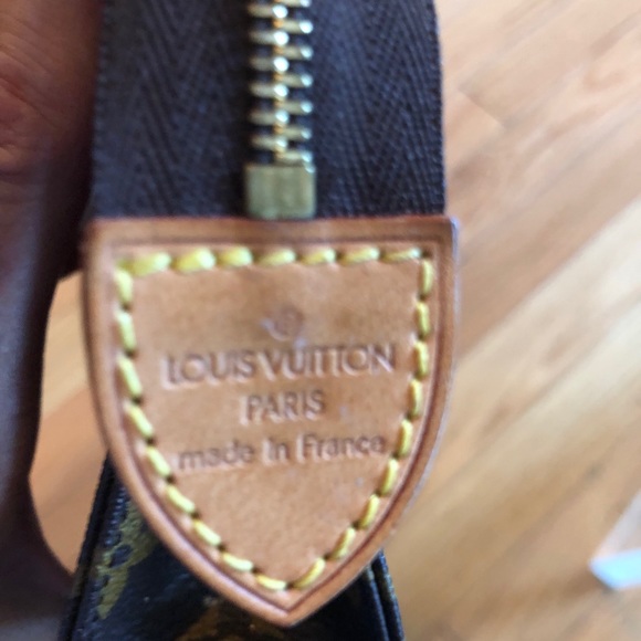 Authentic Louis Vuitton small cosmetic case - Picture 2 of 3